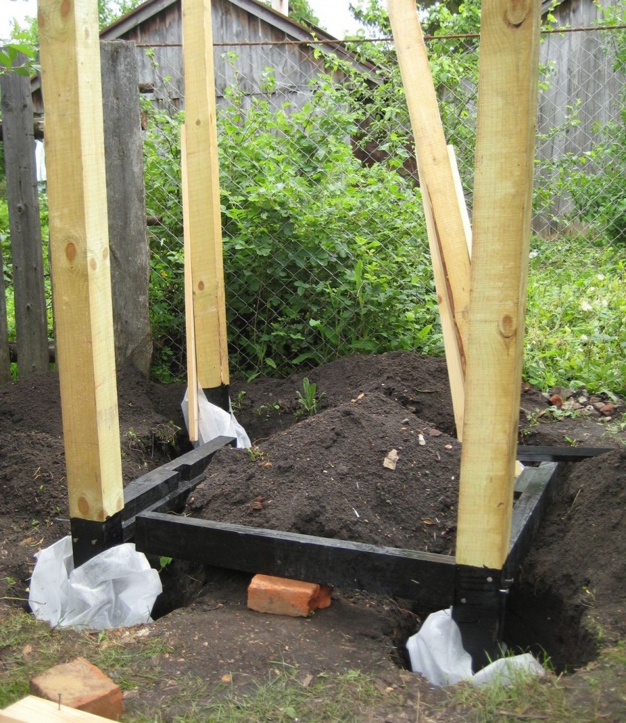  обработать деревянный столб при закапывании в землю:  обработать .